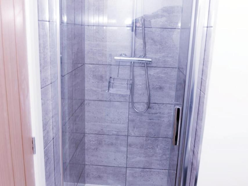 Z Home Apartments Лестер Экстерьер фото
